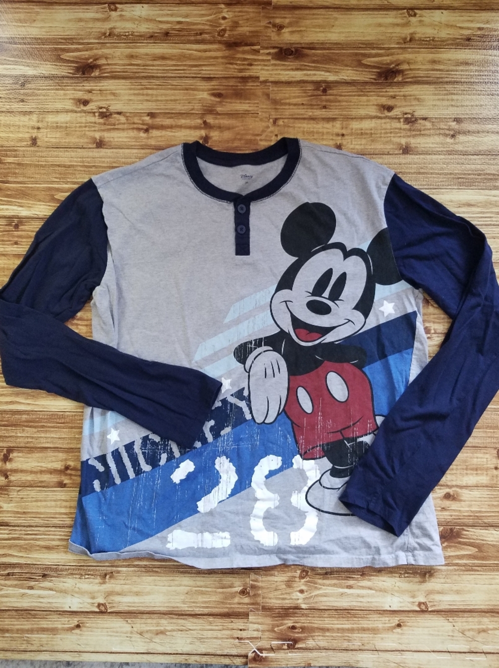 Disney Store Mickey Mouse Graphic Henley Raglan Long Sleeve Shirt Gray Blue Men